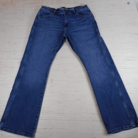 Wrangler Men’s Relaxed Boot Jeans Blue Size 33x32 - Picture 1 of 5